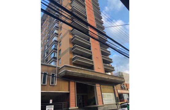 Se vende departamento en edificio torre del bosque