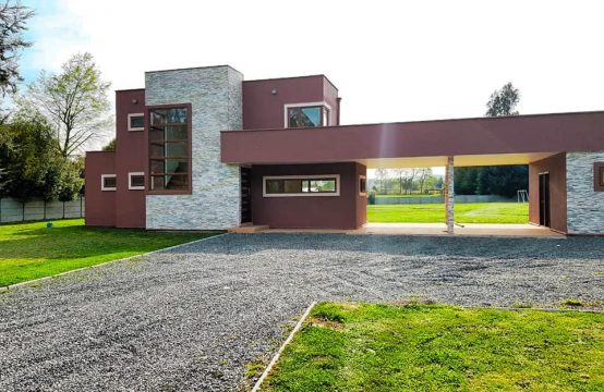 SE VENDE ESPECTACULAR PARCELA CON CASA NUEVA EN CONDOMINIO