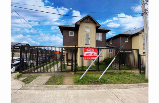 SE ARRIENDA ACOGEDORA CASA ESQUINA LOMAS DE MAQUEHUE- PADRE LAS CASAS