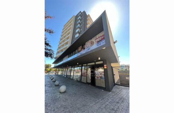 SE ARRIENDA LOCAL COMERCIAL NUEVO EN  EDIFICIO 2 K