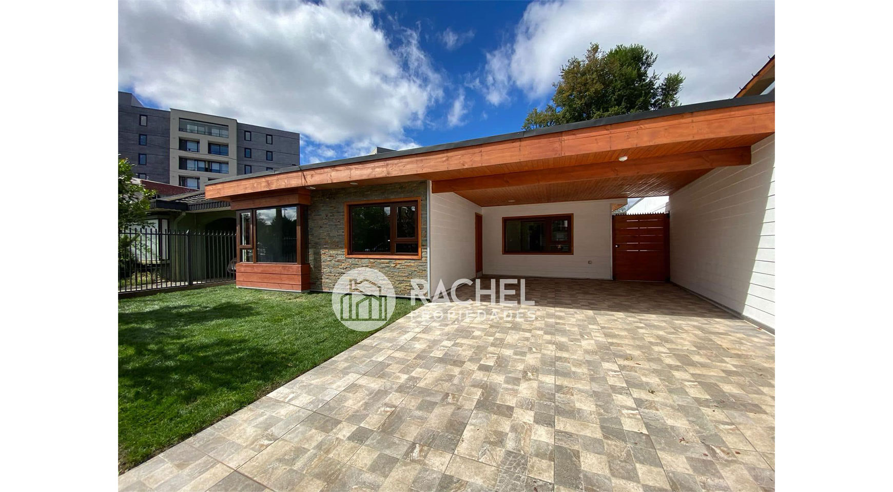 SE VENDE  CASA REMODELADA  Y AMPLIADA A PASOS DEL COLEGIO ALEMANTemuco