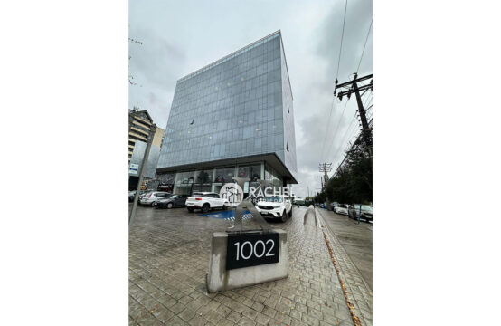 OFICINA DISPONIBLE ARRIENDO  EDIFICIO K BUSINESS CENTER