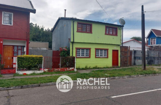 EN VENTA TERRENO CON CASA DE 2 PISOS EN CALLE ECUADOR, PUEBLO NUEVO