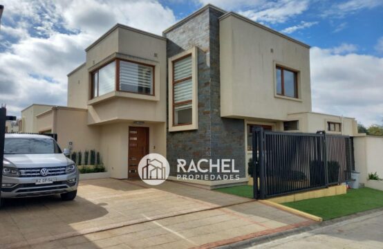 SE VENDE  MODERNA Y LUMINOSA CASA MEDITERRÁNEA