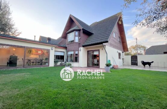 VENTA HERMOSA CASA RECIÉN REMODELADA