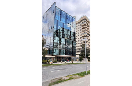 EN VENTA HERMOSA OFICINA INMEJORABLE UBICACION EDIFICIO UNO K