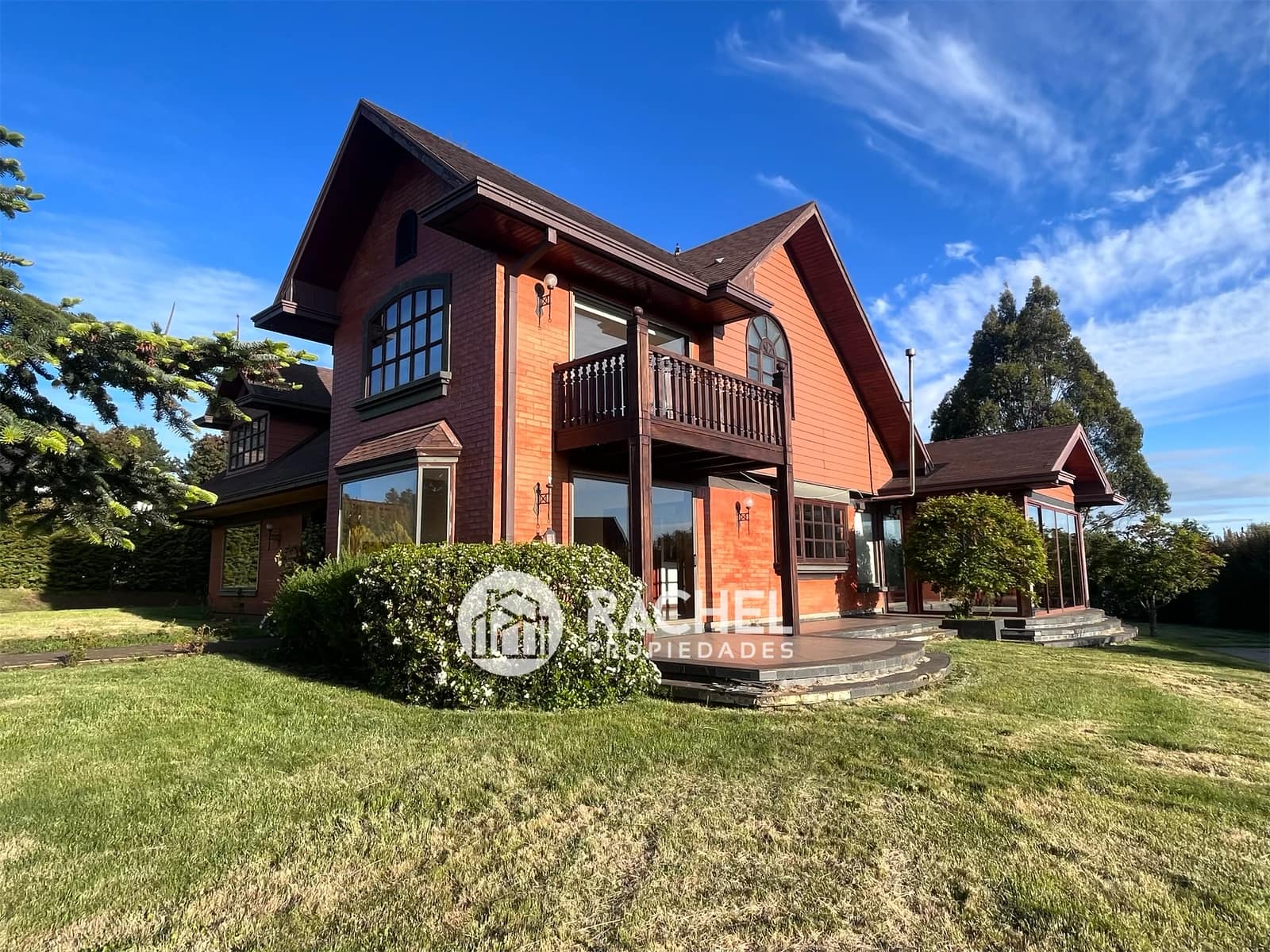 SE VENDE MARAVILLOSA CASA EN SEGURO CONDOMINIO LOMAS DEL CARMENTemuco