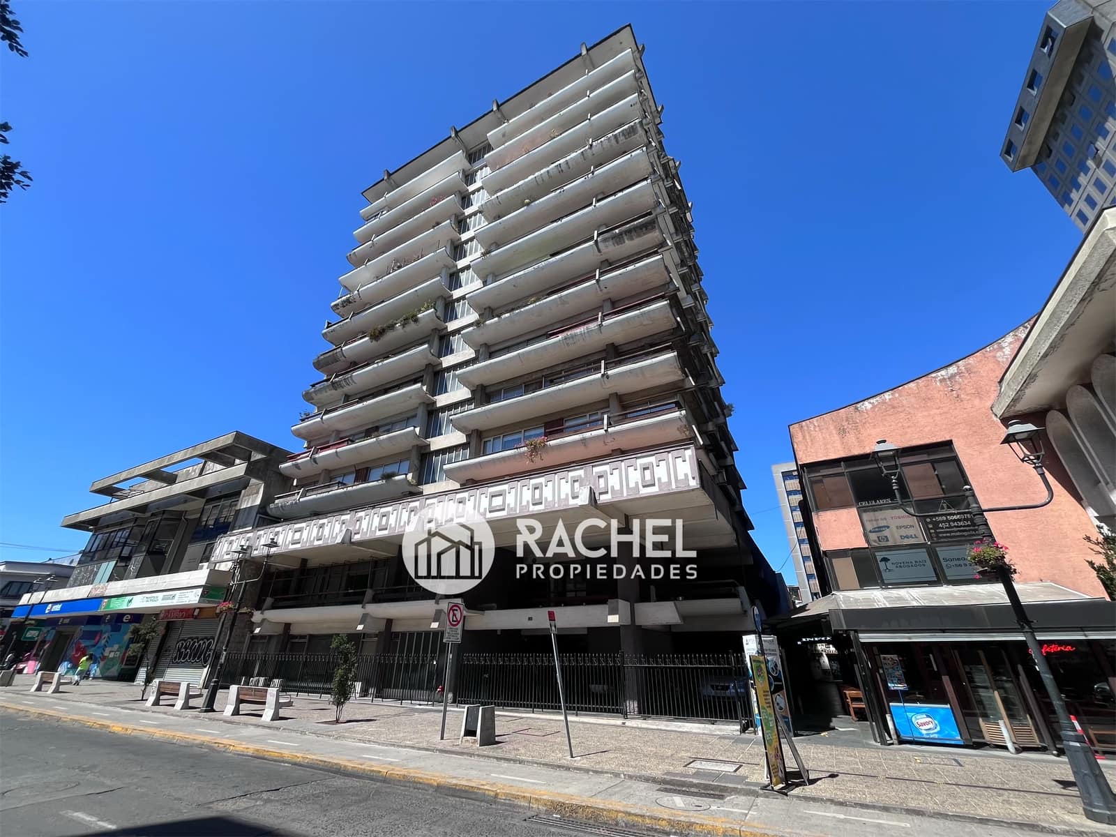 SE VENDE SOLEADO Y AMPLIO DEPTO EN PLENO CENTRO DE TEMUCOTemuco
