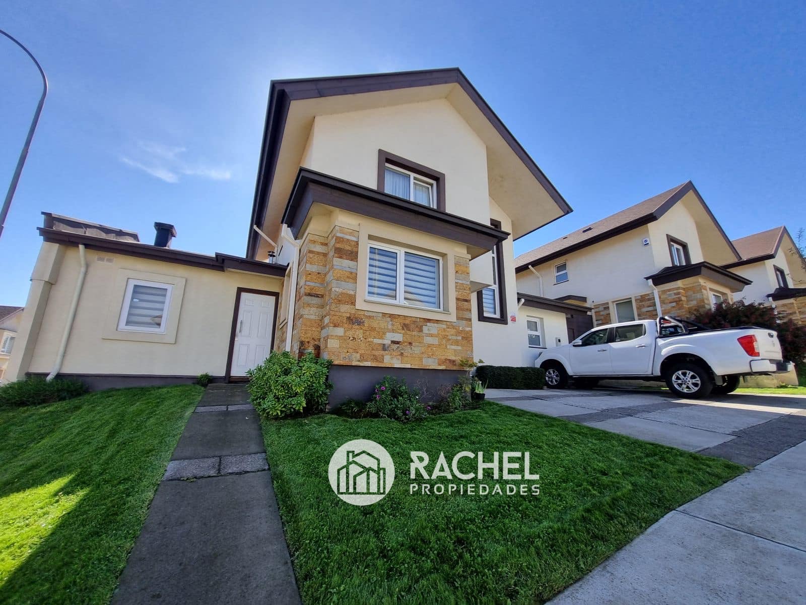 SE VENDE HERMOSA CASA EN SECTOR RESIDENCIAL PUERTA DEL SOLTemuco