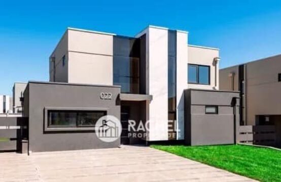 SE ARRIENDA MODERNA Y EXCLUSIVA CASA MEDITERRANEA EN CONDOMINIO