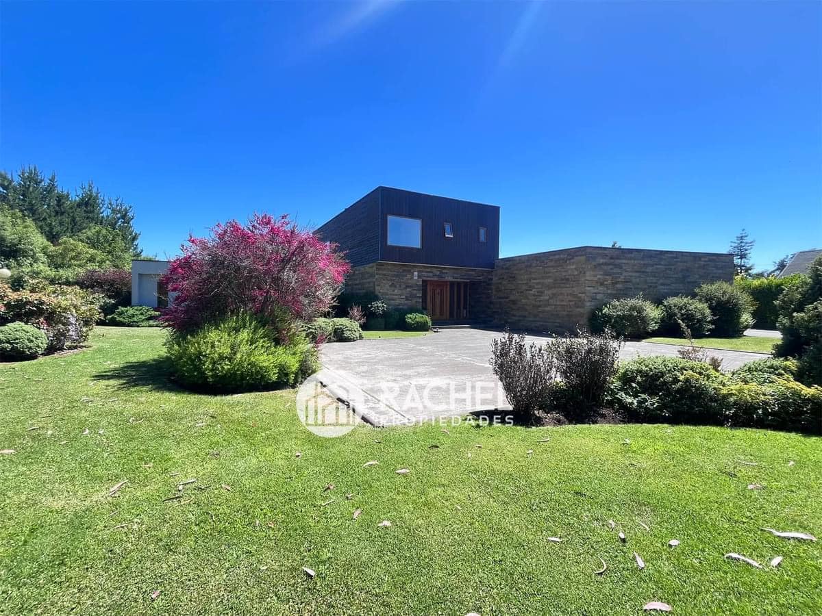 SE VENDE PRECIOSA CASA MEDITERRANEA EN EXCLUSIVO CONDOMINIO SECTOR PONIENTETemuco
