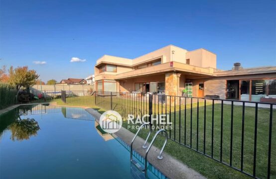 SE ARRIENDA ESPECTACULAR CASA MEDITERRÁNEA EN CONDOMINIO SECTOR PONIENTE