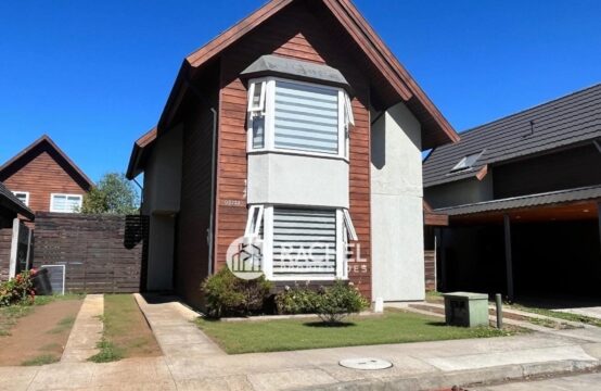 SE VENDE CASA EN SEGURO SECTOR CON ACCESO CONTROLADO- Altos de Mirasur II