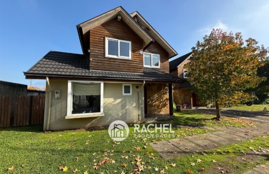 SE VENDE LINDA CASA CON GRAN JARDIN EN CONDOMINIO CERRADO &#8211; Sector Barrio Inglés