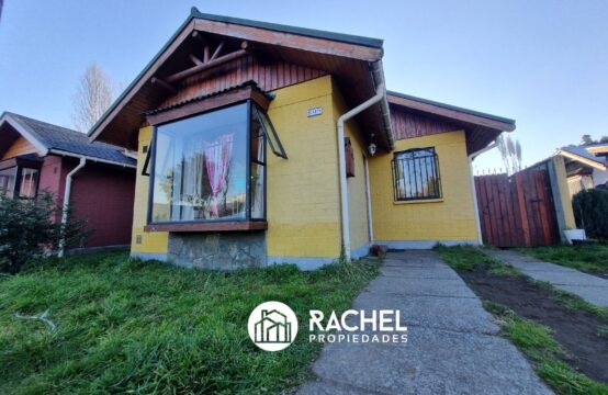 EN VENTA CASA EN PASAJE DE TRES DORMITORIOS