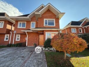 SE VENDE HERMOSA CASA CON 4D EN CONDOMINIO PORTAL DE LA FRONTERA- Alto Portal – TemucoTemuco