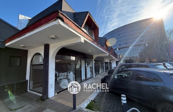 SE ARRIENDA LOCAL ESQUINA COMERCIAL REMODELADO EN CENTRO COMERCIAL CON ALTO FLUJO &#8211; Torremolinos con Avda Alemania