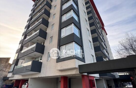 EN VENTA LUMINOSO DEPARTAMENTO EDIFICIO SAN MARTIN