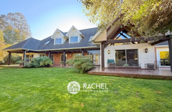 SE VENDE HERMOSA Y AMPLIA CASA CON 6D- Sector Mirador del Valle
