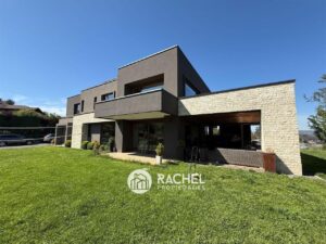 SE VENDE MARAVILLOSA CASA MEDITERRANEA CON GRAN TERRENO EN CONDOMINIO- Lomas del CarmenTemuco
