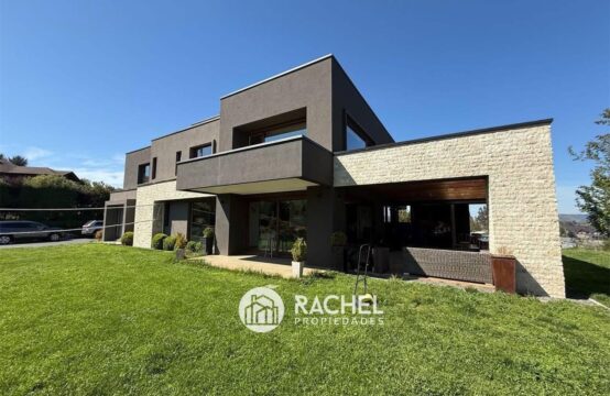 SE VENDE MARAVILLOSA CASA MEDITERRANEA CON GRAN TERRENO EN CONDOMINIO- Lomas del Carmen