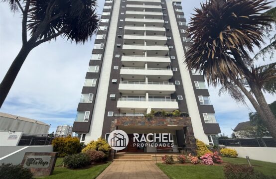 SE VENDE GRAN DEPTO CON 4 DORMITORIOS- La Haya-Sector Holandesa