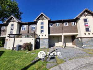 EN VENTA CASA AMOBLADA 3 DORMITORIOS EN CONDOMINIO A MINUTOS DEL CENTRO DE PUCONPucon