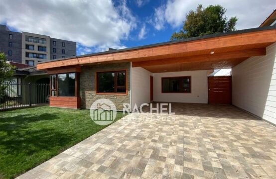 SE VENDE CASA REMODELADA Y AMPLIADA A PASOS DEL COLEGIO ALEMAN .-SECTOR HOCHSTETTER.