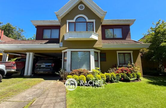 SE VENDE GRAN CASA CON QUINCHO Y PISCINA EN AVDA LOS CONQUISTADORES- Barrio Inglés