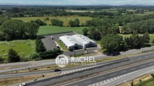 SE ARRIENDA GRAN BODEGA REMODELADA SOBRE RUTA 5- Sur/ Entrada PillanlelbunTemuco