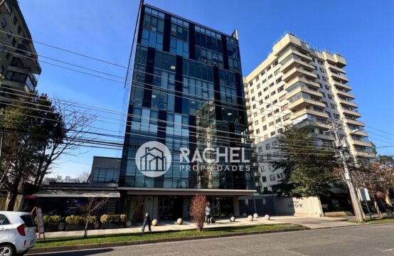 EN VENTA LUMINOSA OFICINA &#8211; EDIFICIO UNO K