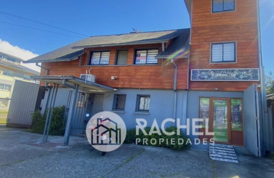 SE ARRIENDA AMPLIA CASA COMERCIAL CON OFICINAS