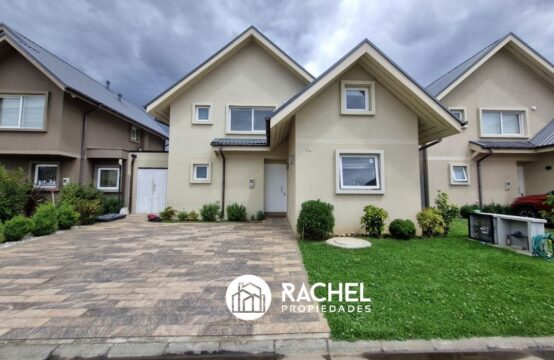 SE ARRIENDA CASA 4 DORMITORIOS EN CONDOMINIO SAN SEBASTIAN