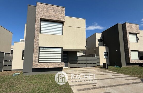 SE VENDE CASA MEDITERRÁNEA SEMI-NUEVA &#8211; Condominio Belo Horizonte