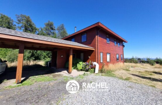 EN VENTA CASA DE 5 DORMITORIOS VISTA AL LAGO Y VOLCAN