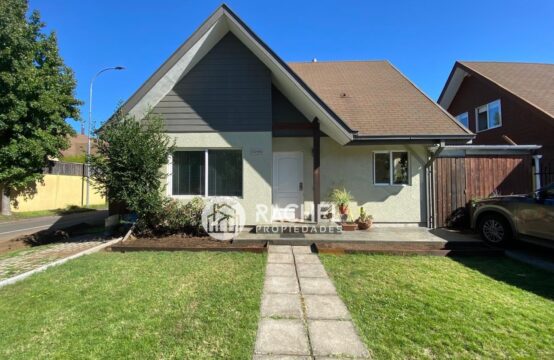 EN VENTA IMPECABLE CASA DE 4 DORMITORIOS