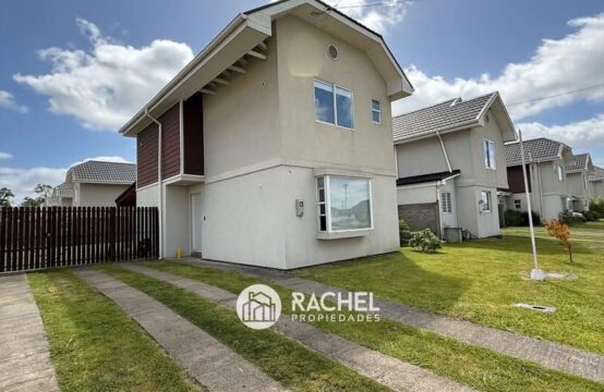 SE ARRIENDA IMPECABLE CASA CON 4 DORMITORIOS EN CONDOMINIO