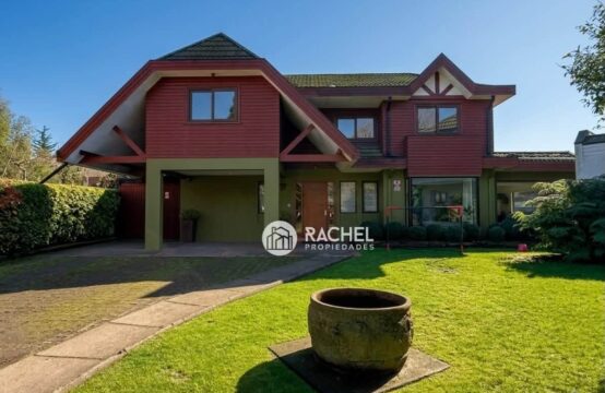 SE VENDE CASA CON GRAN TERRENO PASAJE CERRADO- Sector Barrio Inglés